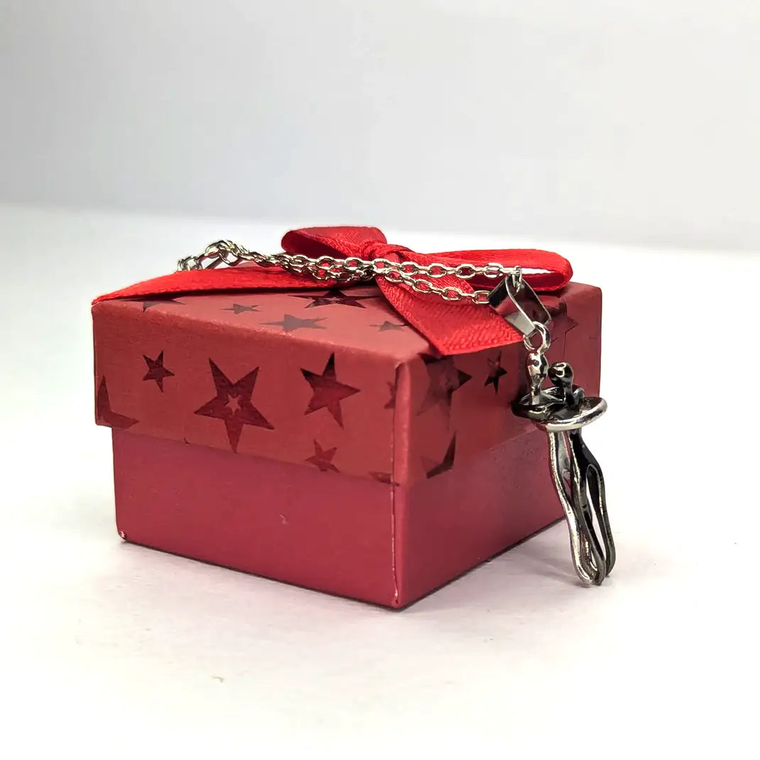 Hug Pendant