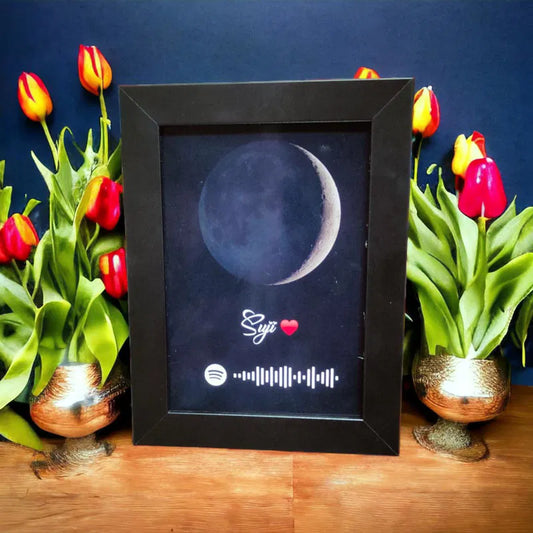 Single Moon Frame