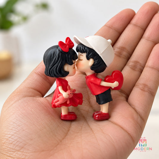 Kissing Couple Miniature Toy
