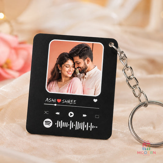 Personalized Spotify keychain with couple photo, names and song design