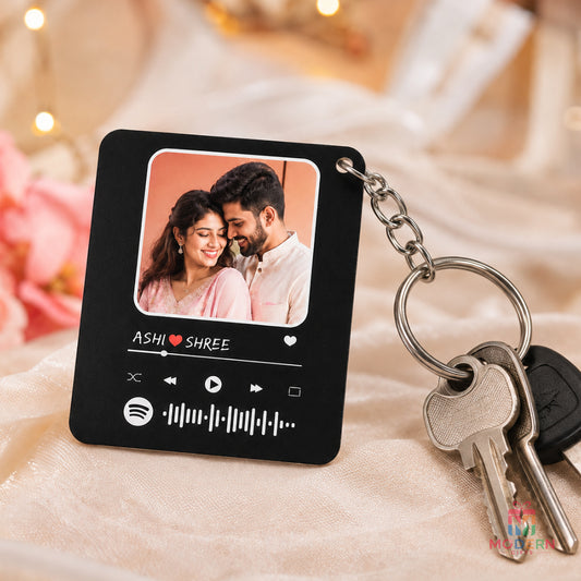 Personalized Spotify keychain with couple photo, names and song design