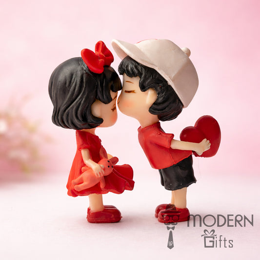 Kissing Couple Miniature Toy